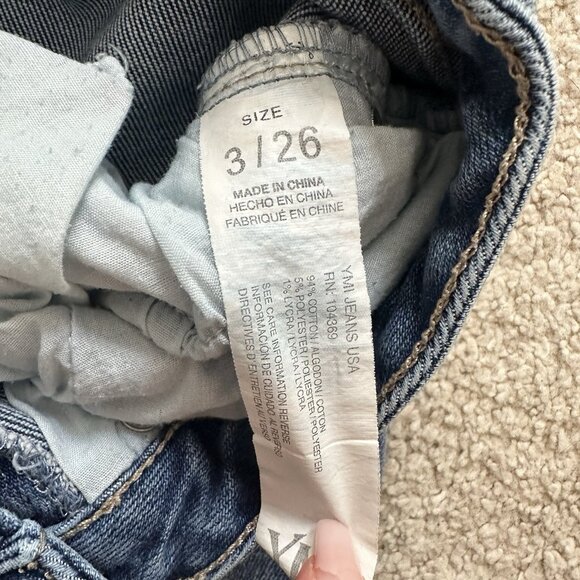 YMI Jeans Women’s Size 3/26 Flare Raw Hem Distressed Ankle Cropped Light Wash - Picture 4 of 8